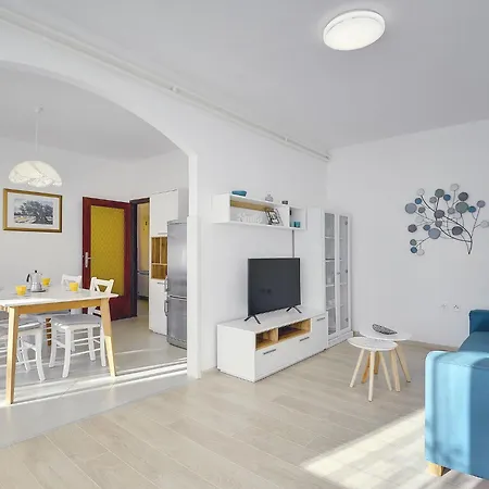 Ideal For Families With Pets Пула