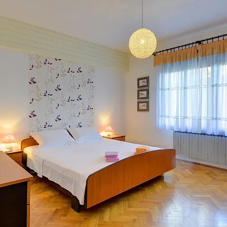 Ideal For Families With Pets Пула