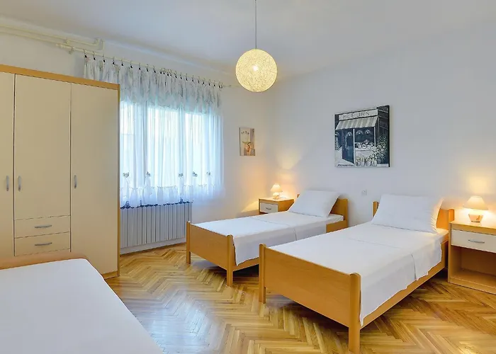 In Near The Sea * Πούλα