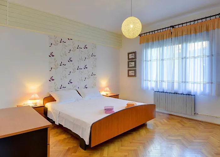 In Near The Sea Πούλα