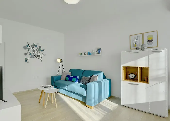 In Near The Sea Πούλα